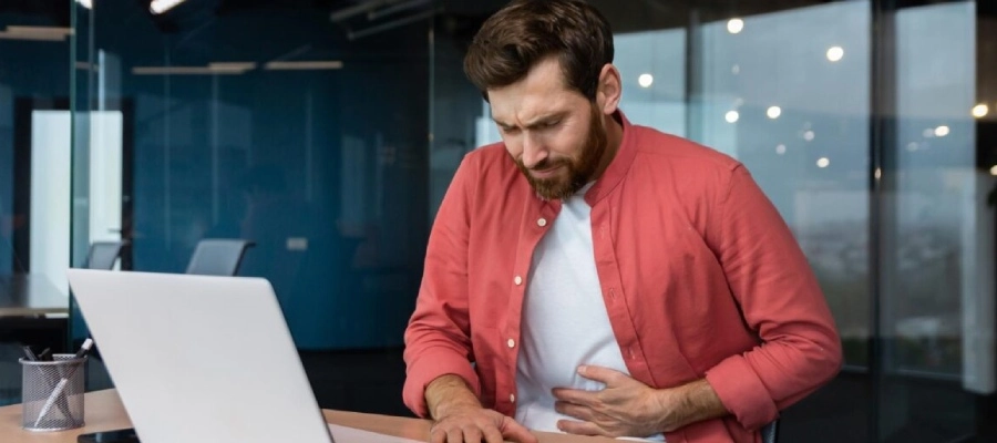 homem com queimação no trabalho